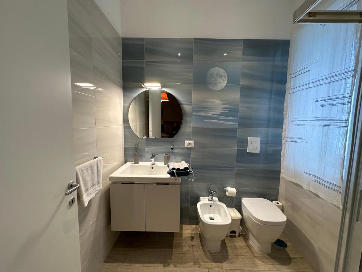 Domus Luca - Central Rooms In The Heart Of Naples Luaran gambar