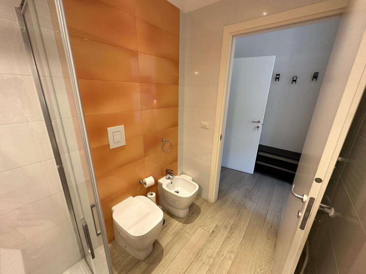 Domus Luca - Central Rooms In The Heart Of Naples Luaran gambar