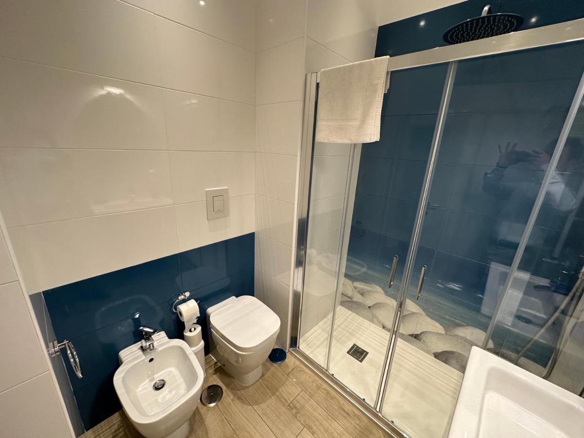 Domus Luca - Central Rooms In The Heart Of Naples Luaran gambar