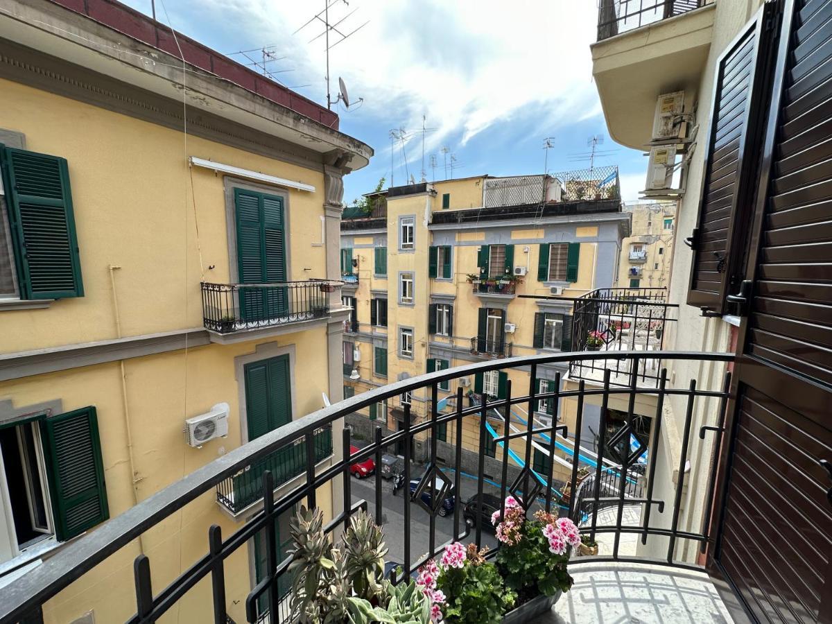Domus Luca - Central Rooms In The Heart Of Naples Luaran gambar