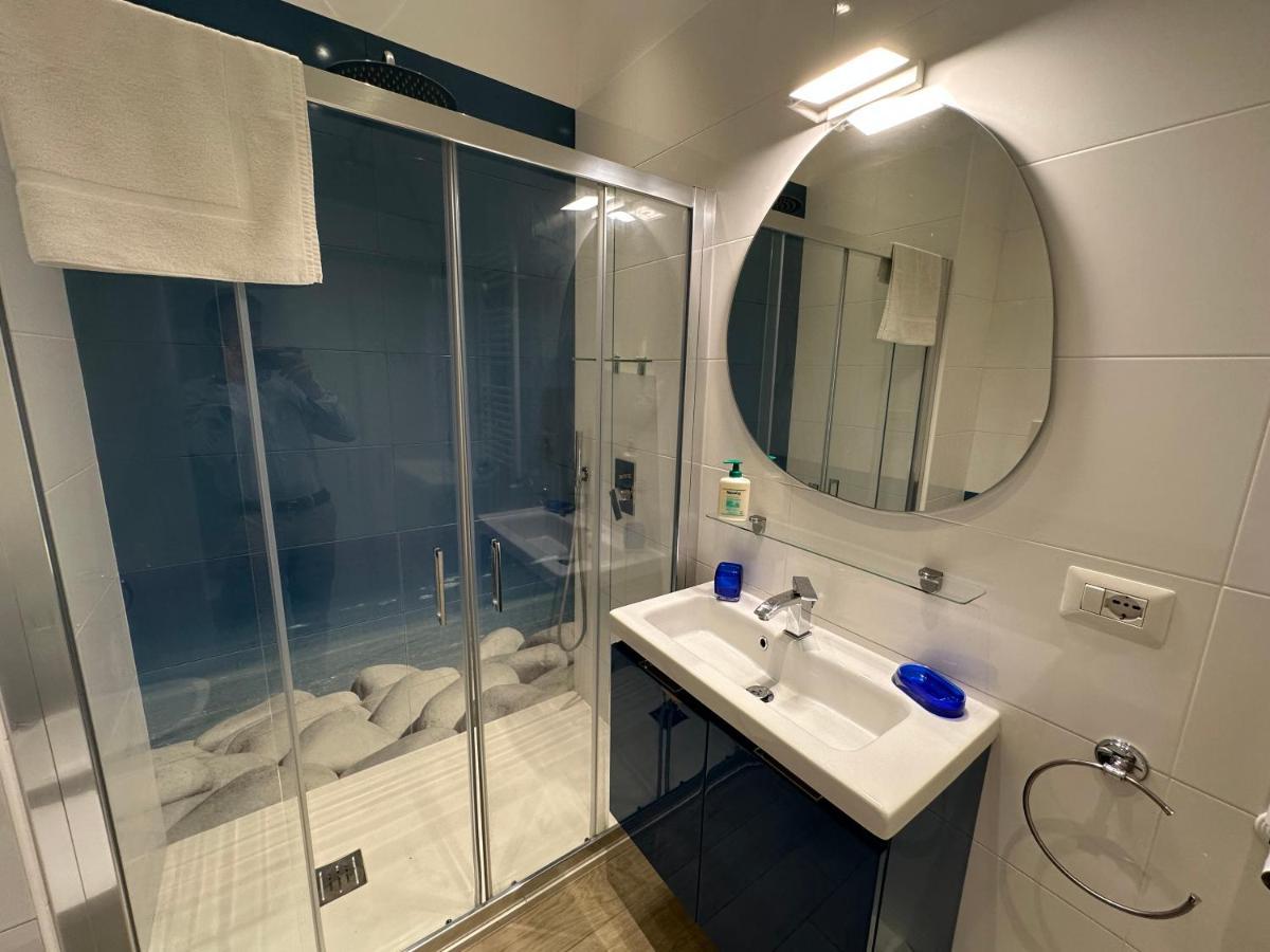 Domus Luca - Central Rooms In The Heart Of Naples Luaran gambar