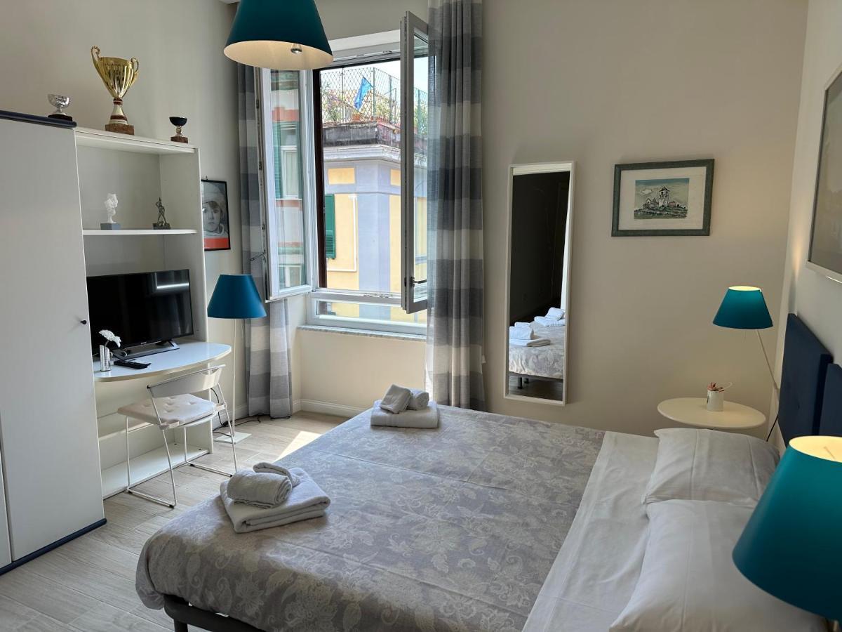 Domus Luca - Central Rooms In The Heart Of Naples Luaran gambar
