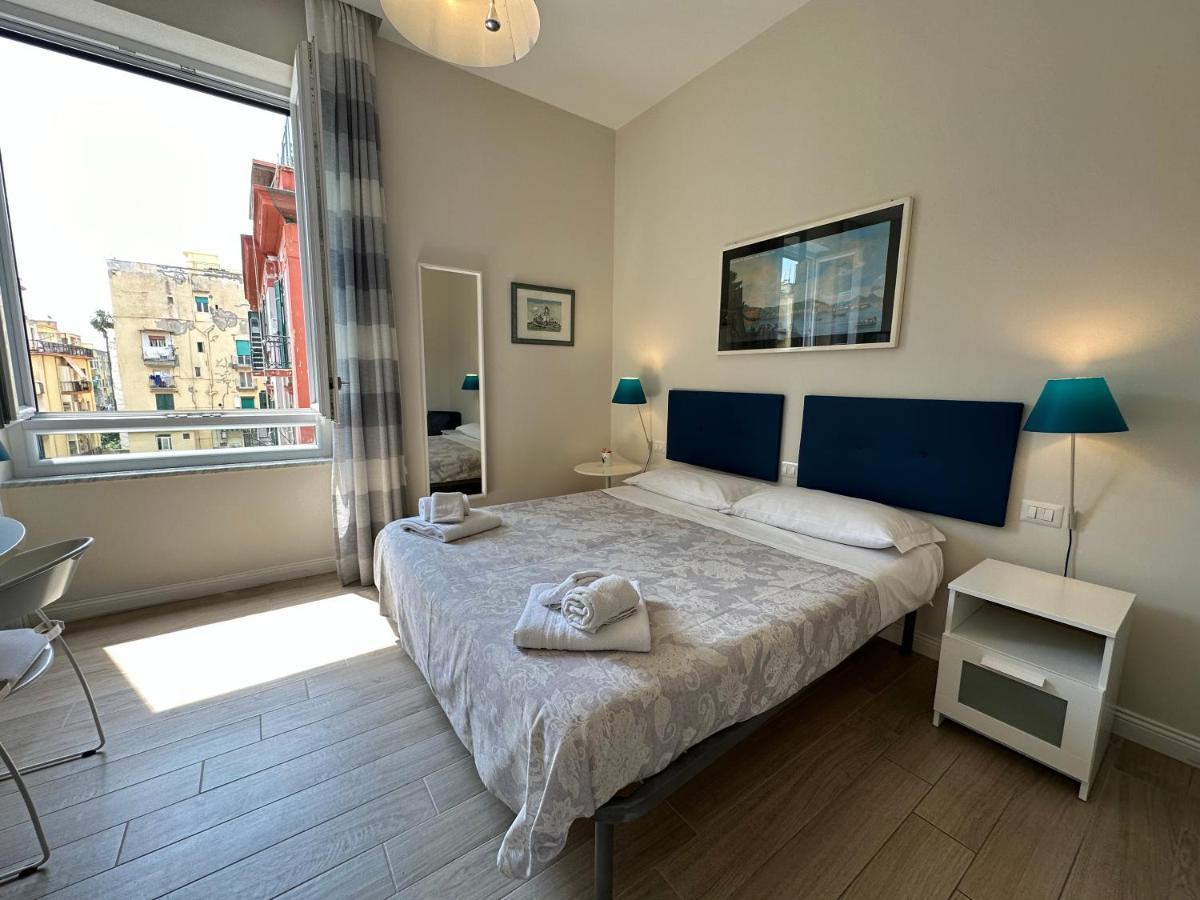 Domus Luca - Central Rooms In The Heart Of Naples Luaran gambar