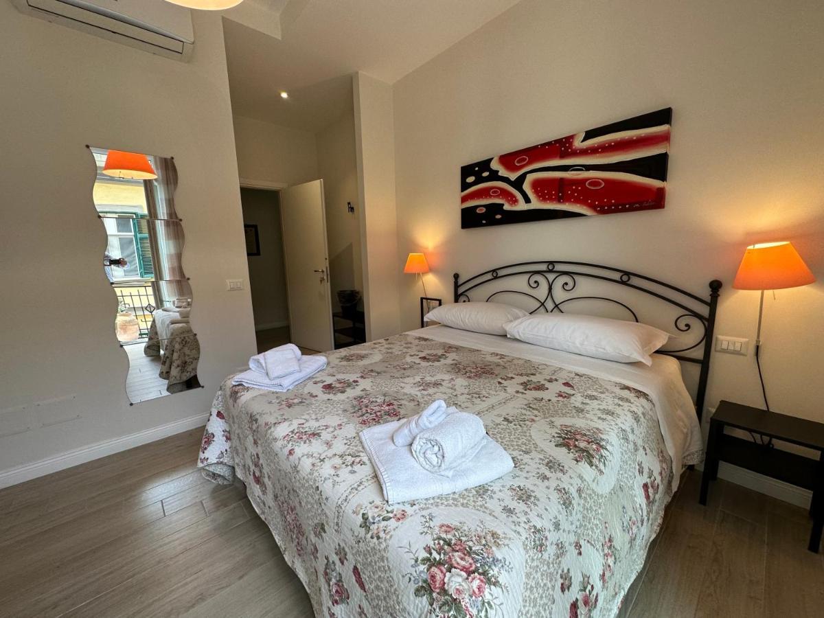 Domus Luca - Central Rooms In The Heart Of Naples Luaran gambar