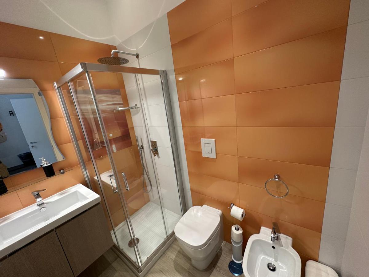 Domus Luca - Central Rooms In The Heart Of Naples Luaran gambar