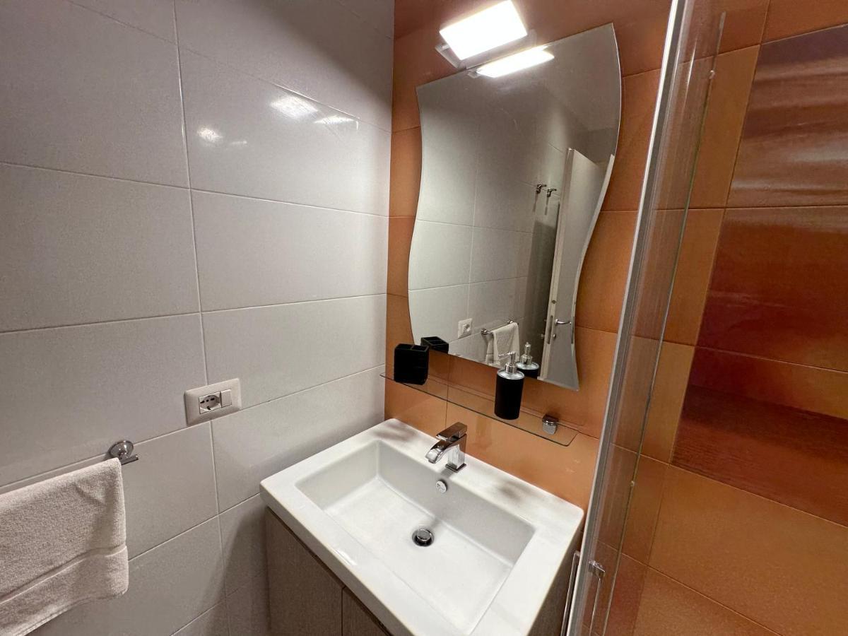 Domus Luca - Central Rooms In The Heart Of Naples Luaran gambar