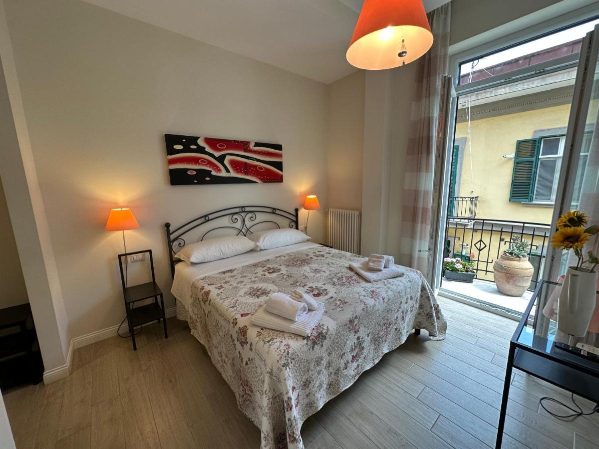 Domus Luca - Central Rooms In The Heart Of Naples Luaran gambar