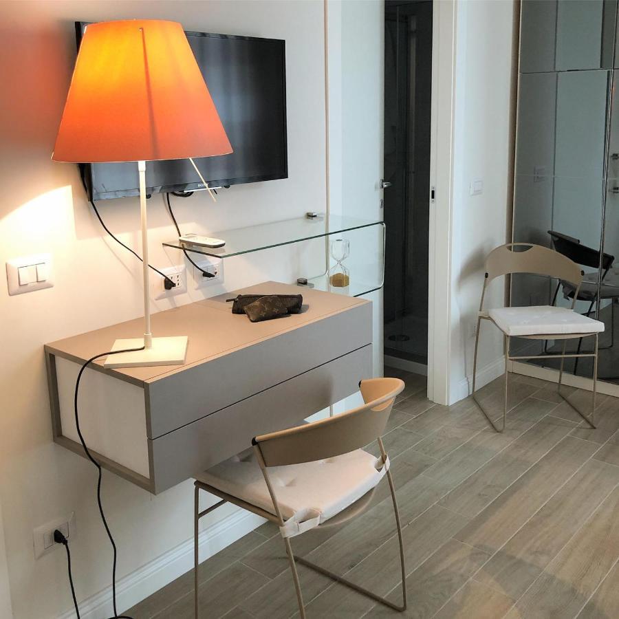 Domus Luca - Central Rooms In The Heart Of Naples Luaran gambar