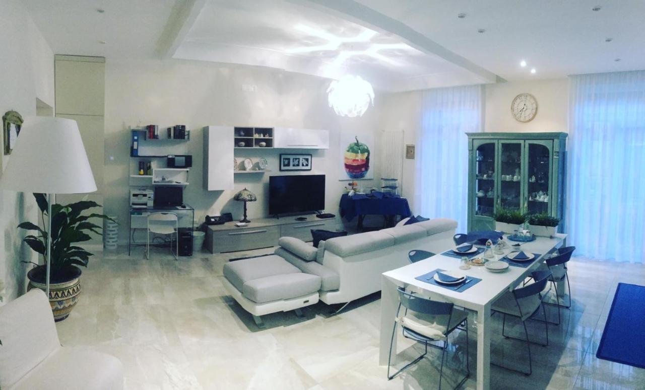 Domus Luca - Central Rooms In The Heart Of Naples Luaran gambar