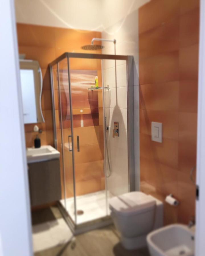 Domus Luca - Central Rooms In The Heart Of Naples Luaran gambar